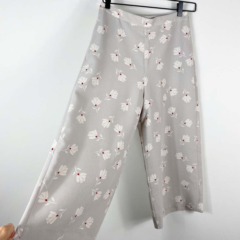 Zara Basic Floral Wide Leg Capris with Pockets - Picture 2 of 7